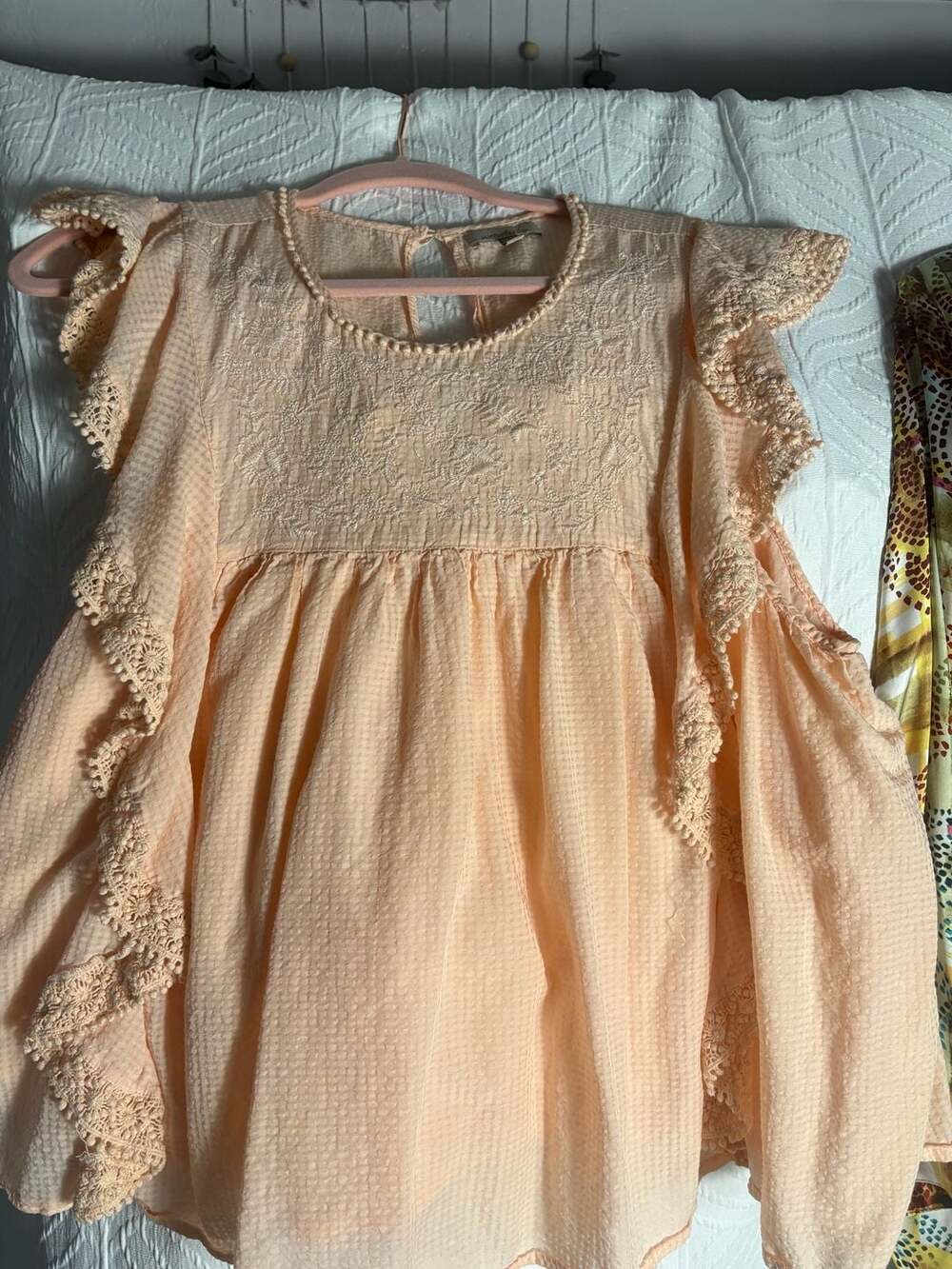 Wonderly Blouse Size L Peach Ruffle Embroidered Top